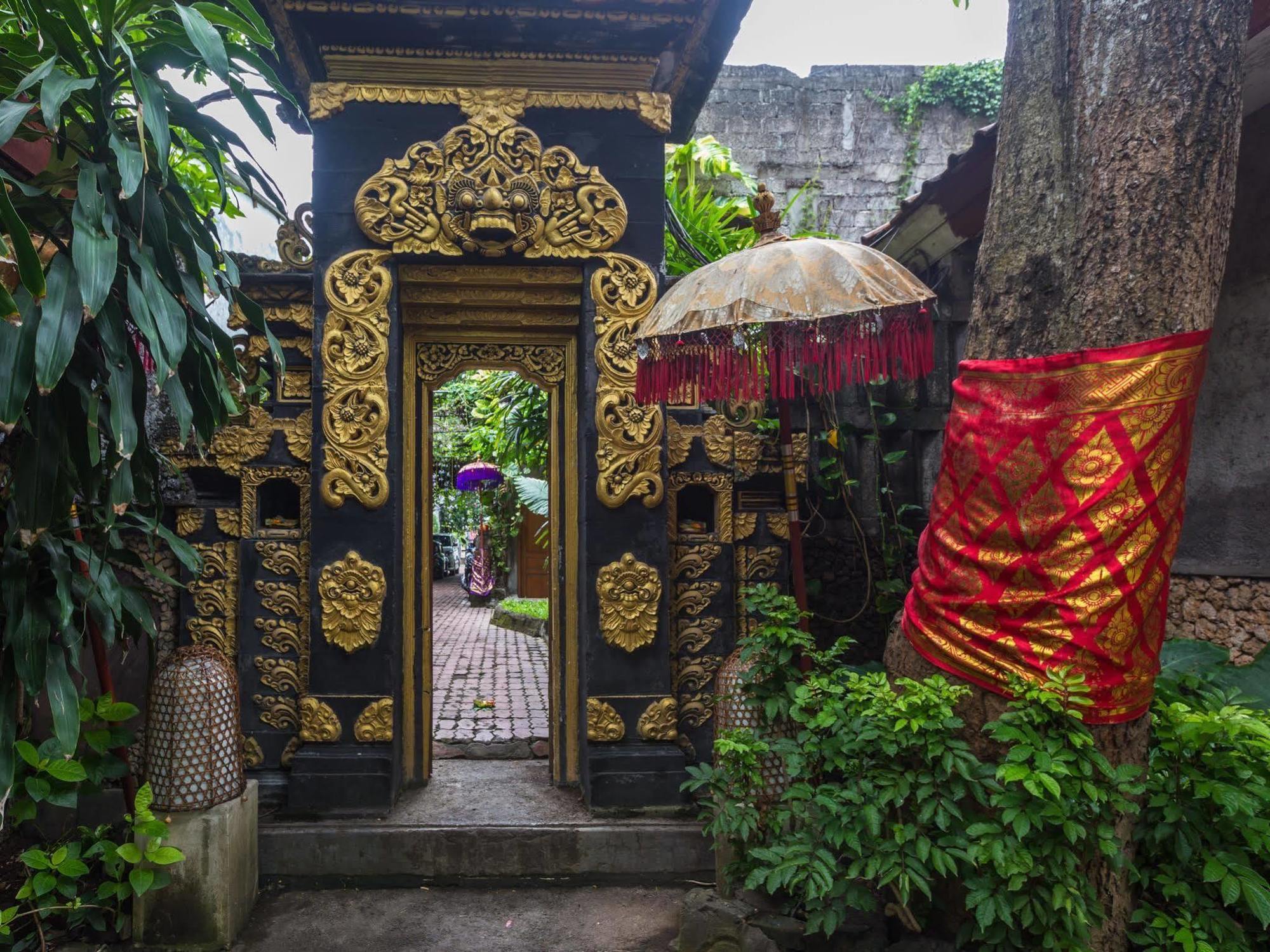 Puri Wisata Balinese Style Hotel Семиньяк Экстерьер фото